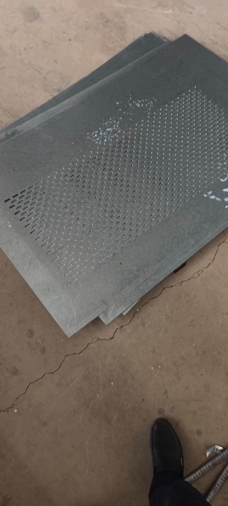 問問鍍鋅沖孔板規格有哪幾種?注意事項有哪些呢 問問鍍鋅沖孔板規格有哪幾種?注意事項有哪些呢